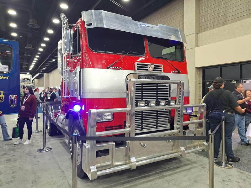 Image Of Transformers Rise Of The Beasts Optimus Prime Freightliner FLT 8664T At Mid America Truck Show  (5 of 6)